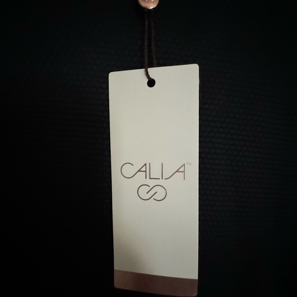 Black workout top by Calla - Picture 2 of 3